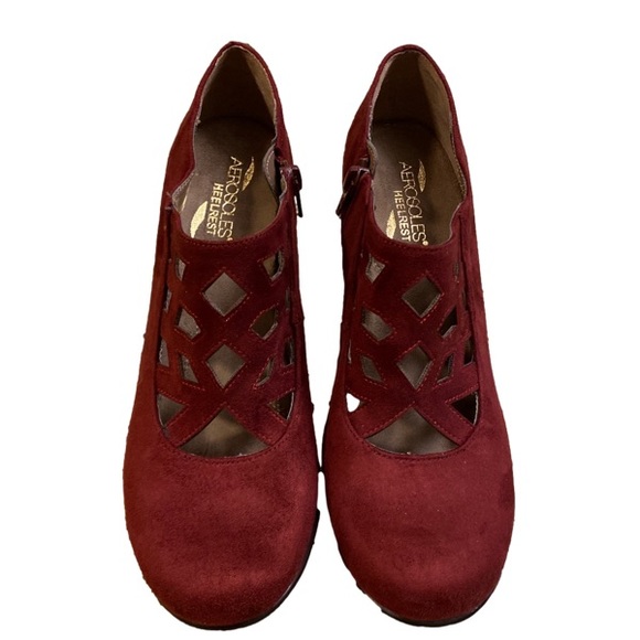 Aerosoles Heelrest Faux Suede Cut Out Bootie Heels Size 8 NWOT - Picture 3 of 9